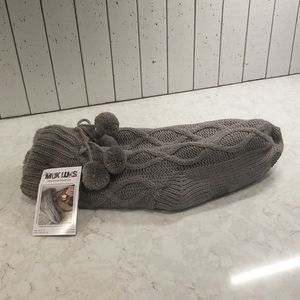 🎁2 for $15 Muk Luks sherpa lined slipper socks. Grey, s/m, NWT.